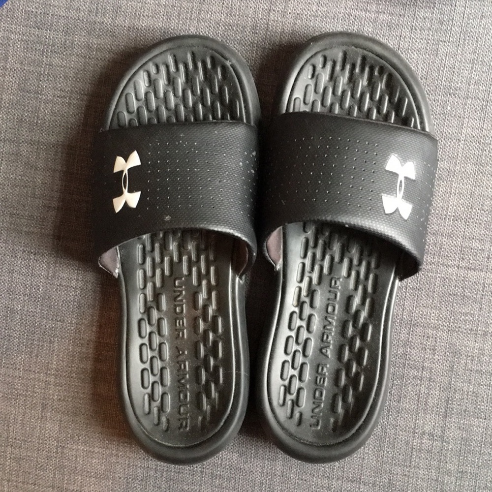 Under armor slides youth size 7